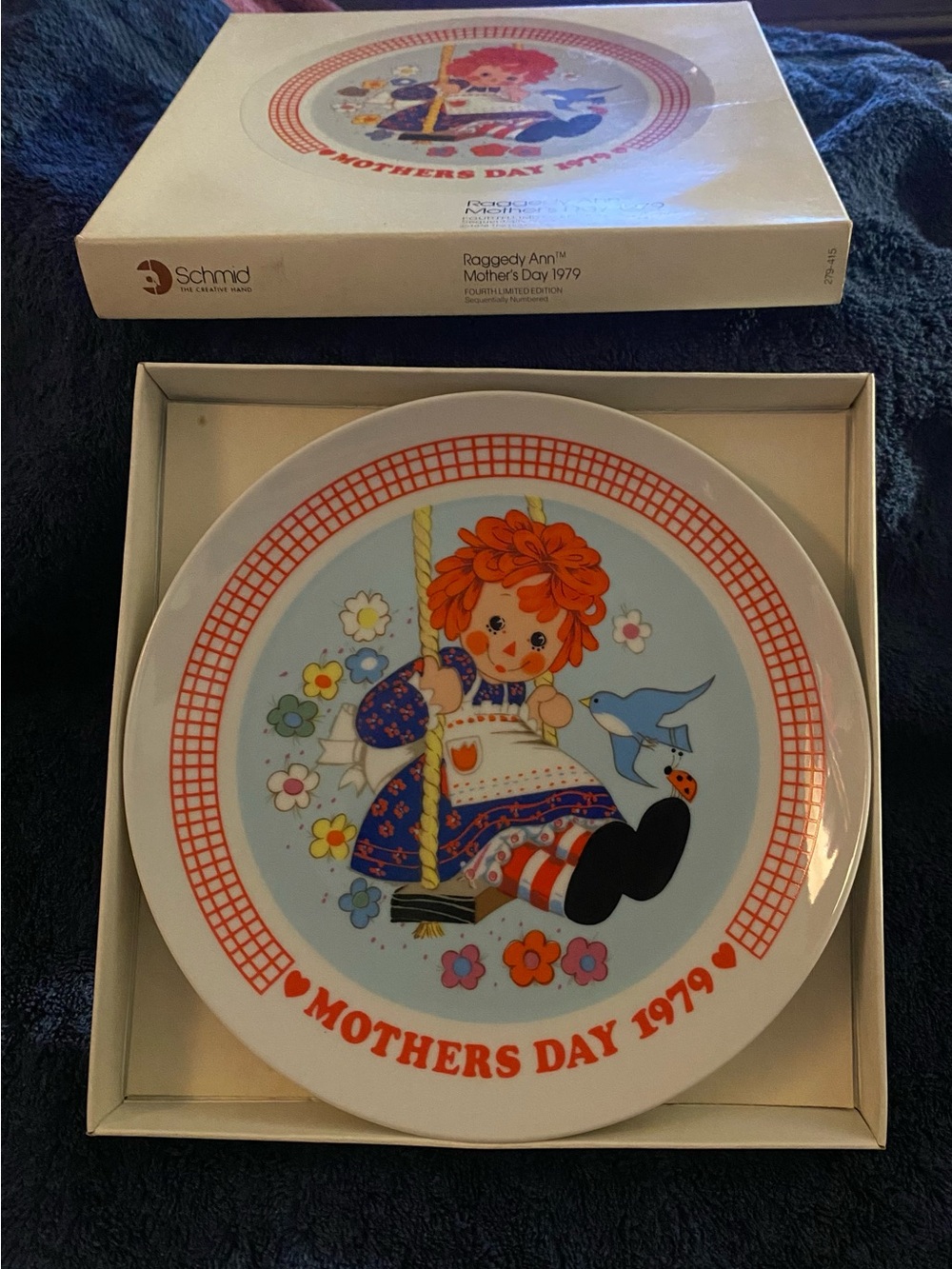 Raggedy Ann Mother's Day 1979 Decorative Plate - White/Red